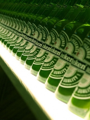 Heineken Bottles Lined Up Wallpaper